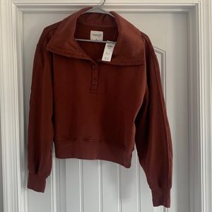 NWT Abercrombie cropped pullover. Rust color. Size M